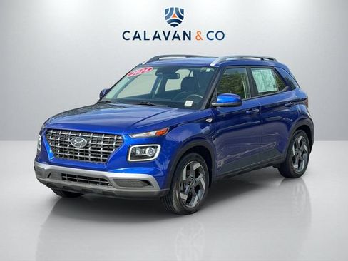 Used 2024 Hyundai Venue Limited FWD image 3