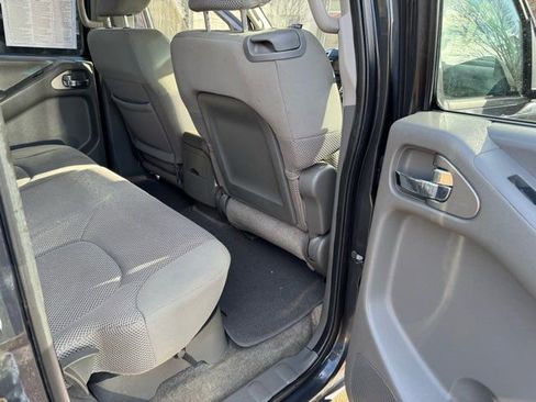 Used 2013 Nissan Frontier SV image 26