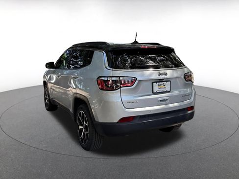 Used 2025 Jeep Compass Limited AWD/4WD image 5