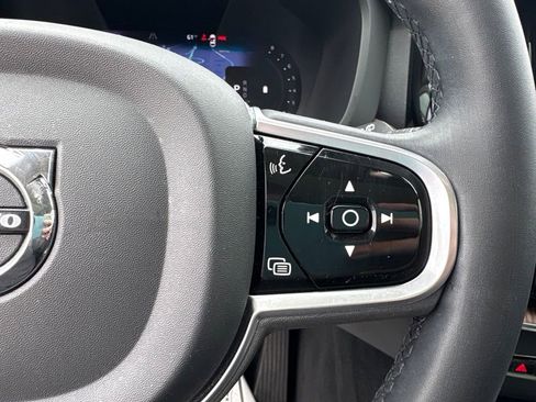 Certified 2023 Volvo XC60 B5 Plus AWD/4WD image 23