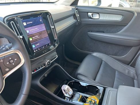 Certified 2025 Volvo XC40 B5 Plus AWD/4WD image 19