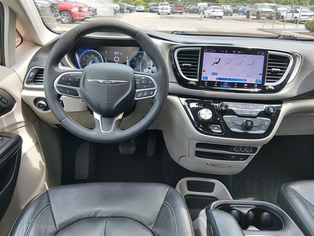 Used 2022 Chrysler Pacifica Touring-L FWD image 10