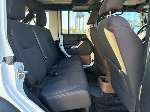 Used 2015 Jeep Wrangler Unlimited Sahara w/ Connectivity Group image 13