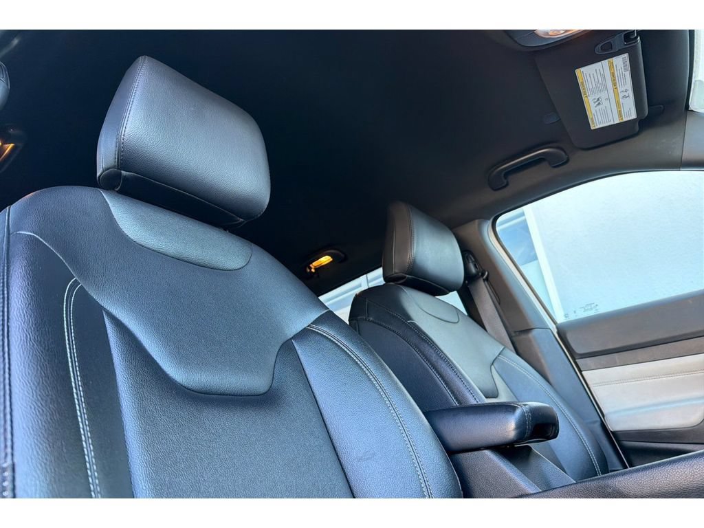 Used 2025 Jeep Compass Limited AWD/4WD image 17