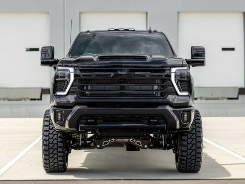 Used 2026 Chevrolet Silverado 3500 High Country w/ High Country Premium Package AWD/4WD image 8