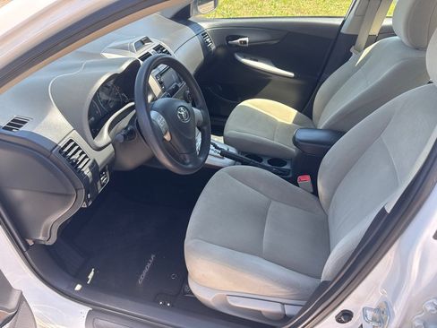 Used 2013 Toyota Corolla LE FWD image 33