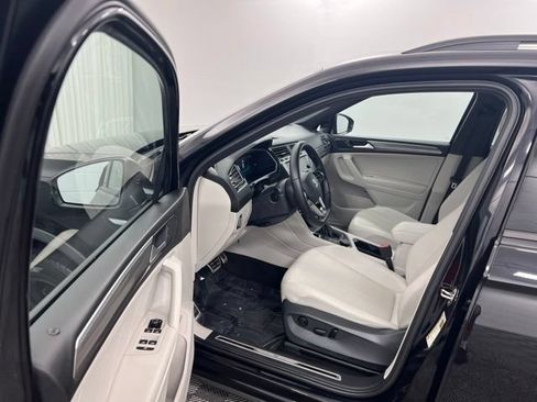 Used 2024 Volkswagen Tiguan SE R-Line AWD/4WD image 12