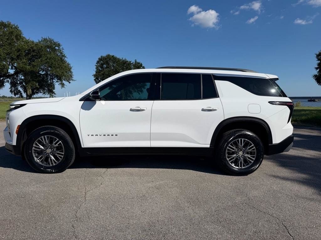 Used 2024 Chevrolet Traverse LT FWD image 3