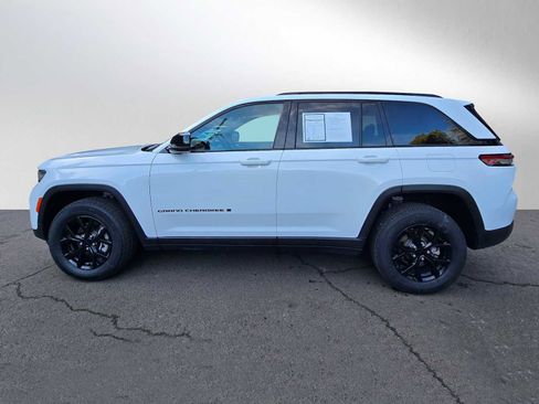 Used 2024 Jeep Grand Cherokee Altitude image 6