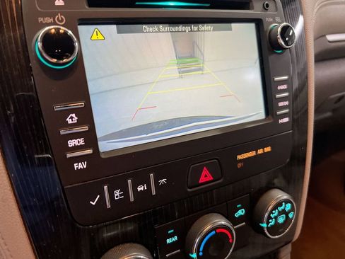 Used 2016 Chevrolet Traverse LT w/ Style and Technology Package image 15