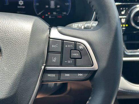 Used 2023 Toyota Highlander Platinum FWD image 46