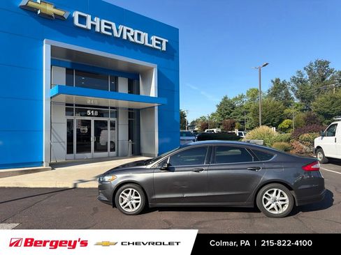 Used 2016 Ford Fusion SE FWD image 8