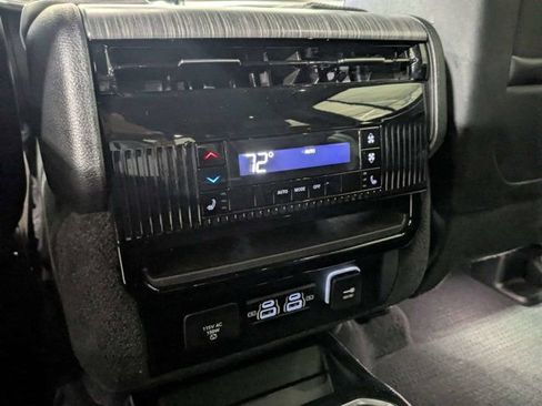 Used 2024 Jeep Wagoneer Series II AWD/4WD image 16