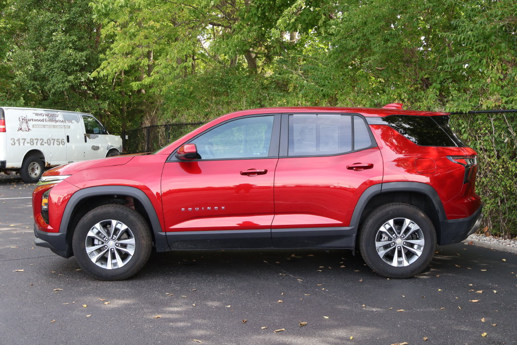 Used 2025 Chevrolet Equinox LT AWD/4WD image 4