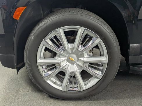 Used 2023 Chevrolet Suburban High Country image 9
