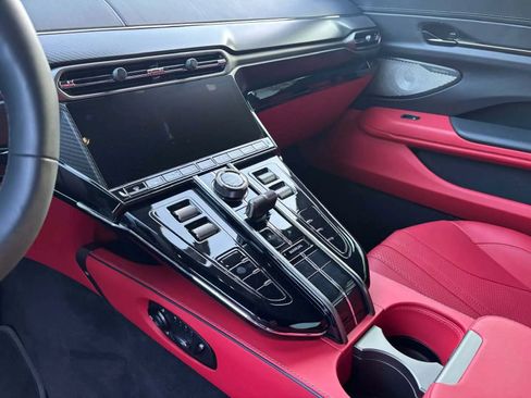 Used 2025 Aston Martin V8 Vantage Coupe RWD image 13