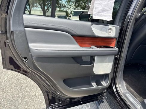 Certified 2024 Lincoln Navigator Reserve image 13