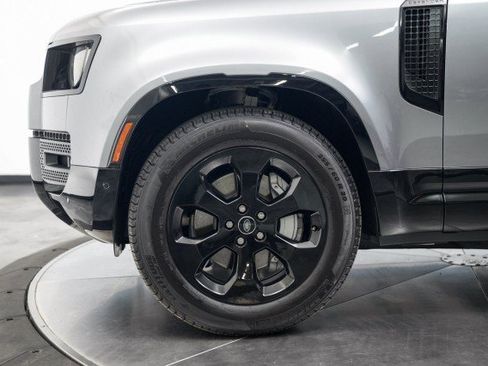 Used 2023 Land Rover Defender 90 X-Dynamic SE image 16