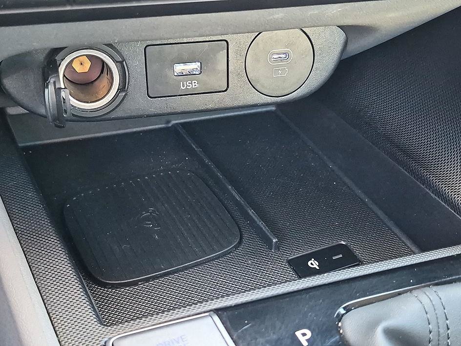 Used 2025 Hyundai Elantra SEL FWD image 24