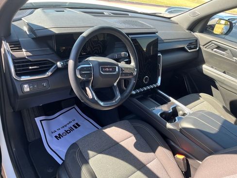 Used 2025 GMC Acadia Elevation image 14