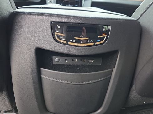 Used 2019 Cadillac Escalade ESV Premium Luxury AWD/4WD image 18