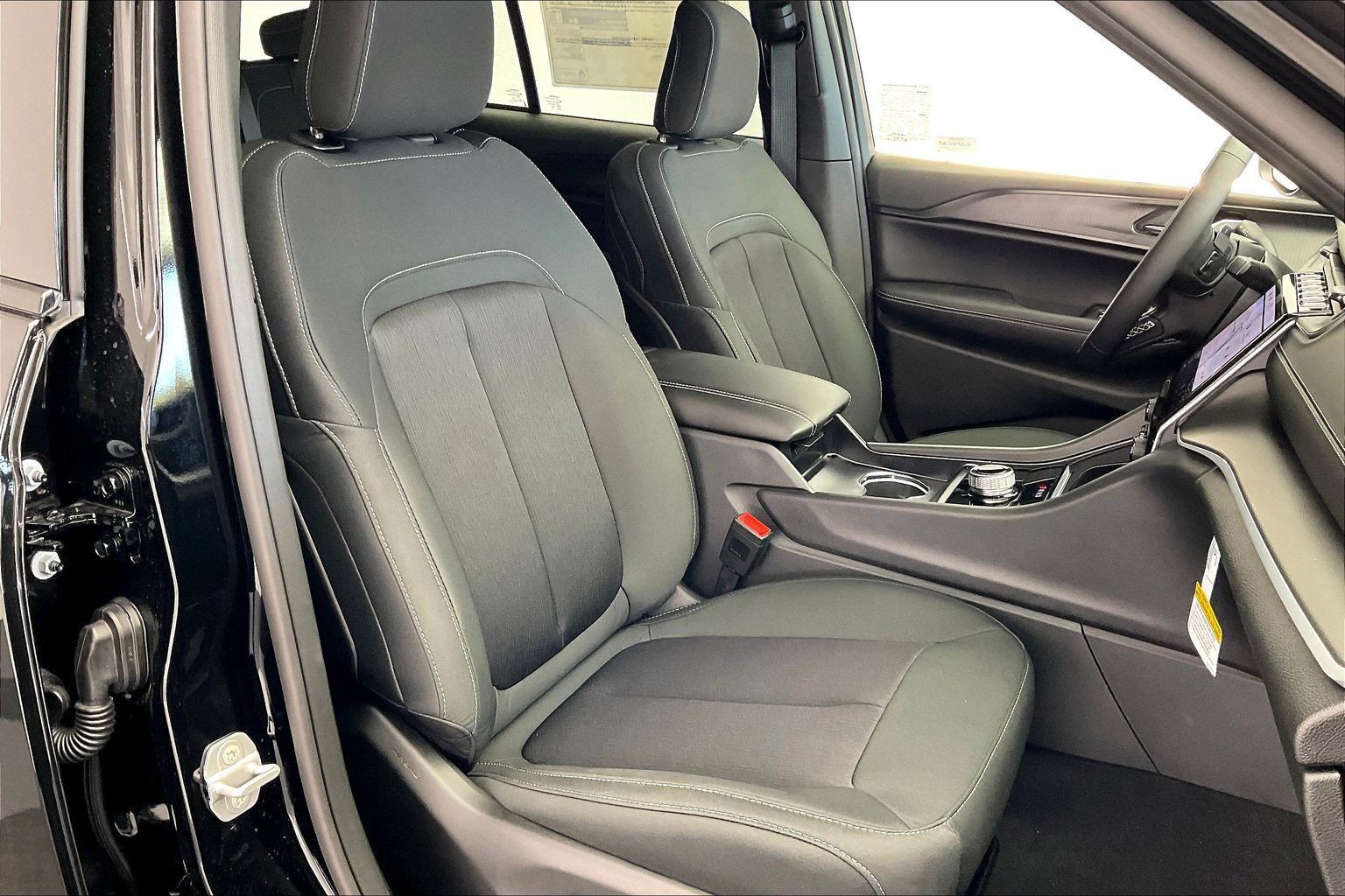 New 2027 Jeep Grand Cherokee Laredo X AWD/4WD image 9