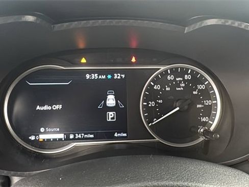 New 2025 Nissan Versa SR w/ Trunk Package image 18