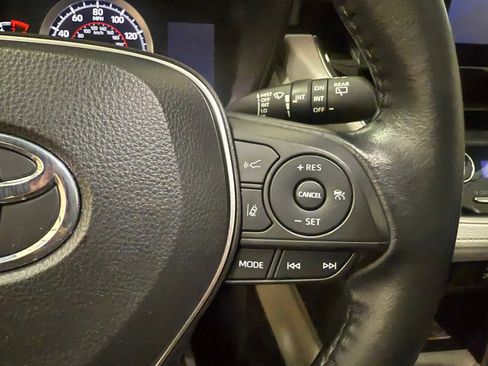 Certified 2022 Toyota Corolla Cross LE image 30