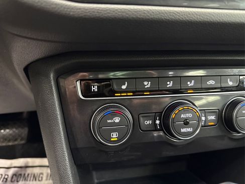 Used 2020 Volkswagen Tiguan SE w/ Panoramic Sunroof Package image 30