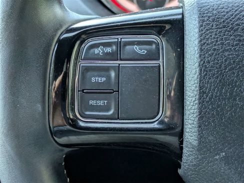 Used 2015 Dodge Grand Caravan SXT image 29