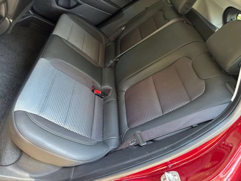 Used 2025 Chevrolet Trax LT FWD image 36