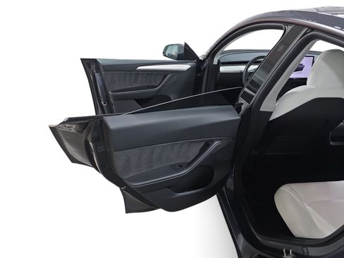 Certified 2023 Tesla Model Y Long Range AWD/4WD image 10