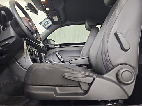 Used 2019 Volkswagen Beetle 2.0T S image 33