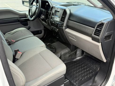 Used 2017 Ford F550 2WD Regular Cab Super Duty image 14
