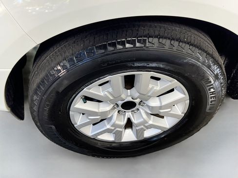 Used 2018 Nissan Frontier SV image 14