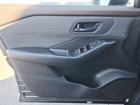 Used 2023 Nissan Rogue S image 33