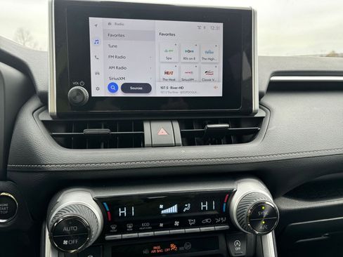 Used 2025 Toyota RAV4 XLE image 18