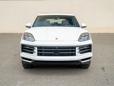 Used 2025 Porsche Cayenne image 6