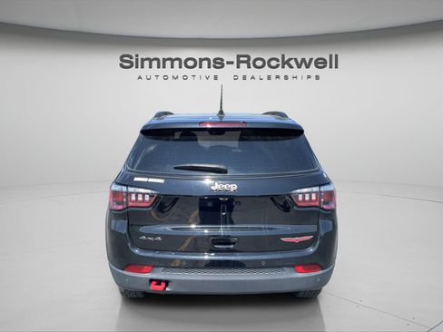Used 2025 Jeep Compass Trailhawk w/ Trailhawk Convenience Group AWD/4WD image 4