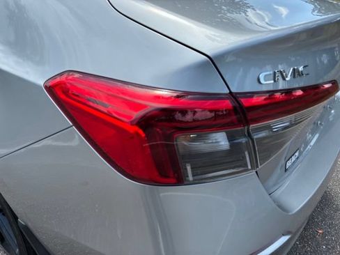 Used 2023 Honda Civic Sport image 13