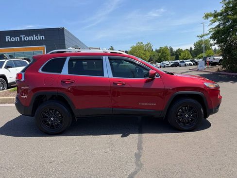 Used 2017 Jeep Cherokee Latitude w/ True North Edition AWD/4WD image 8