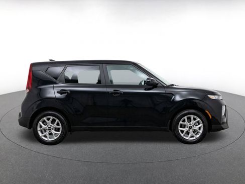 Used 2025 Kia Soul LX w/ LX Technology Package FWD image 10