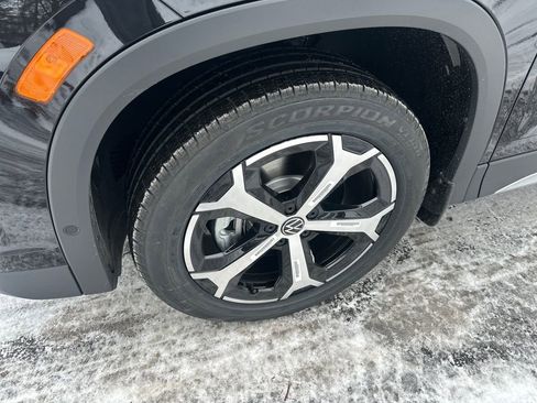 New 2026 Volkswagen Tiguan SE image 2