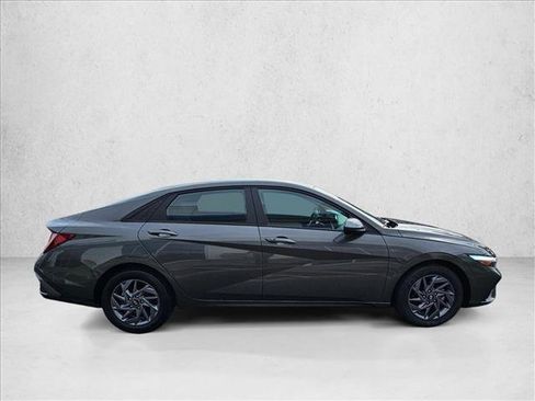 Used 2024 Hyundai Elantra SEL image 6