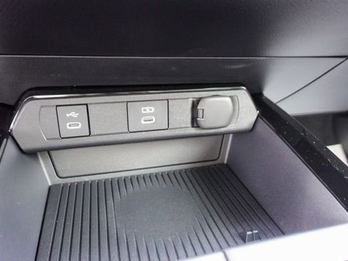 New 2026 Toyota Prius Plug-In Hybrid FWD image 24