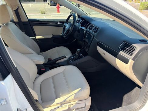 Used 2017 Volkswagen Jetta SEL image 13