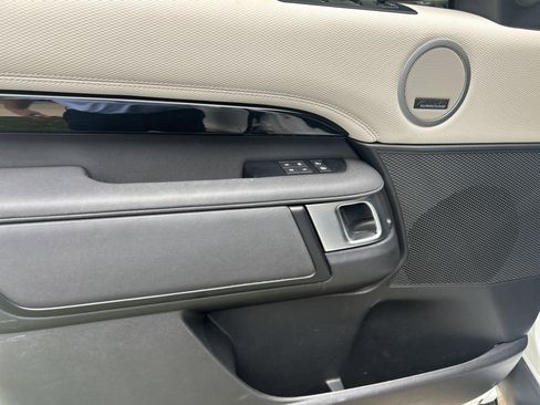 Used 2022 Land Rover Discovery S R-Dynamic image 16