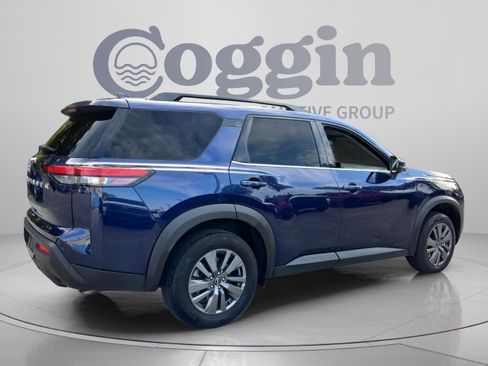 Used 2025 Nissan Pathfinder SV FWD image 5