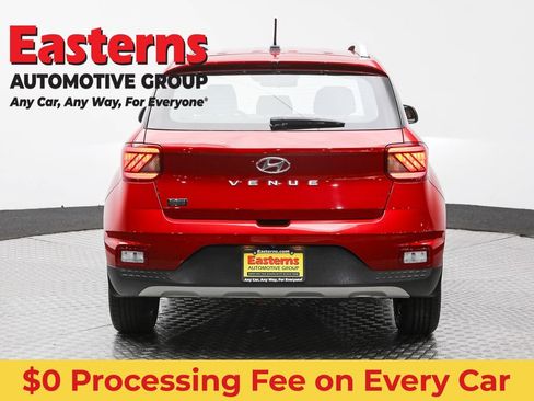 Used 2023 Hyundai Venue Limited FWD image 6
