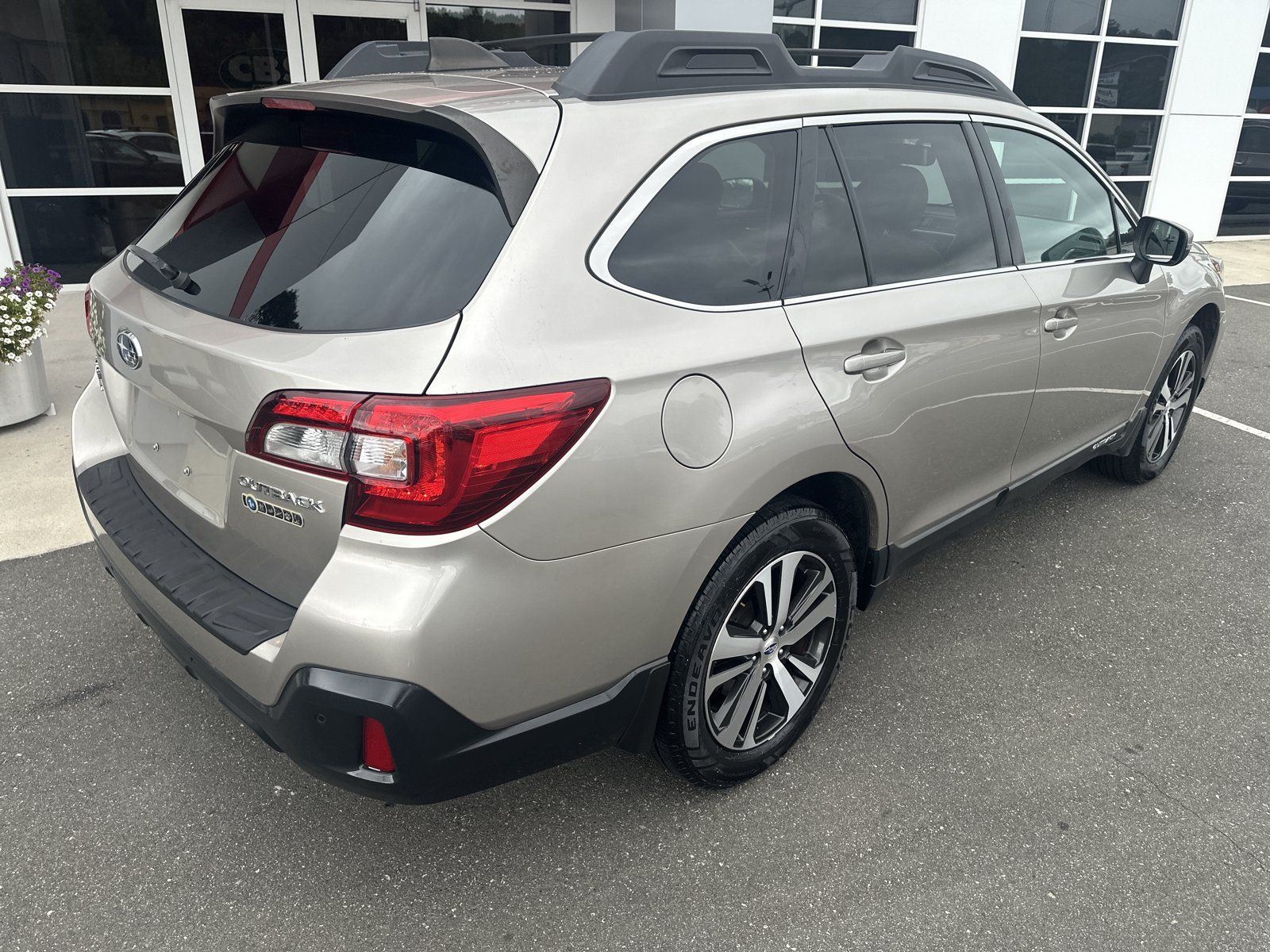 Used 2018 Subaru Outback 2.5i Limited AWD/4WD image 8